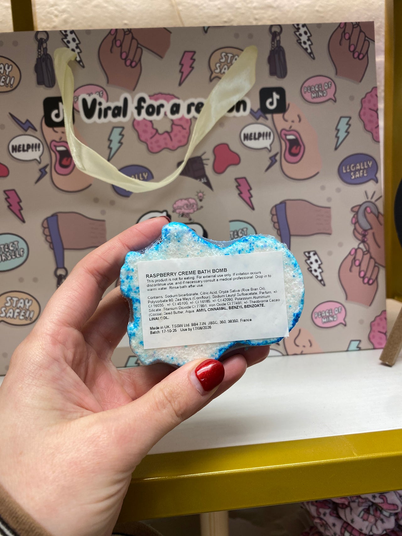 Penguin Raspbery Crème Bath bombs